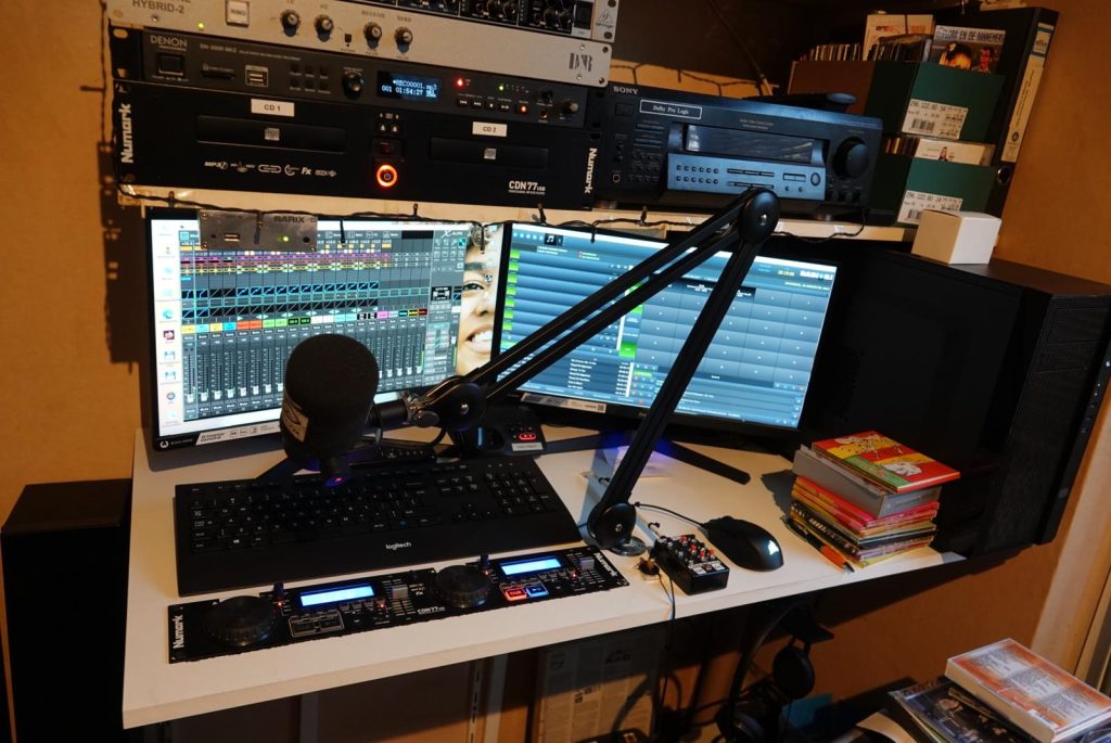 De nrieuwe verbouwde radio live studio 1
